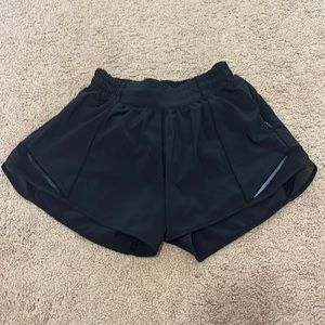 Lululemon hotty hots: size 2, 4"